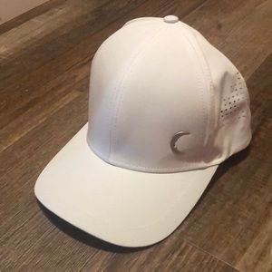 Zyia White Chill Hat